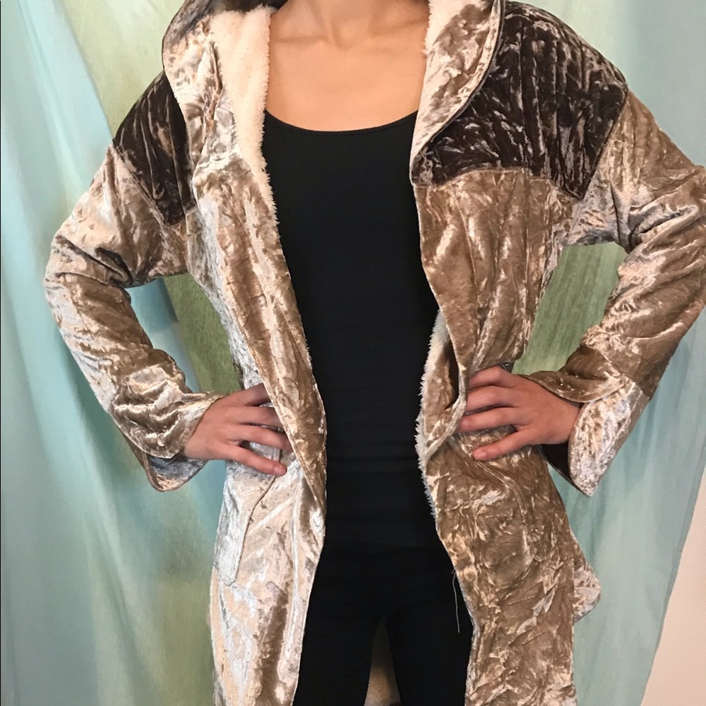 Velvet Coat - Picture 3 of 4